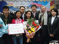 Prof. Hugh Thomas (2nd from right) and CUHK participants at the closing ceremony